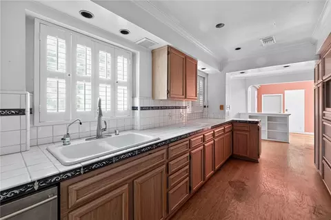 Kitchen - 2201 E Glenoaks, Glendale, CA 91206 photo 2 of 3