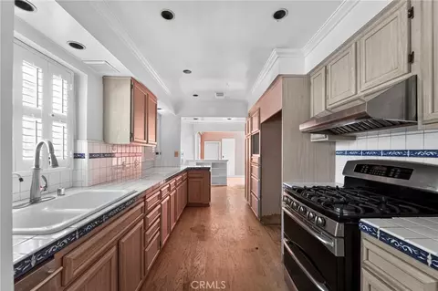 Kitchen - 2201 E Glenoaks, Glendale, CA 91206 photo 3 of 3