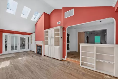 Living - 2201 E Glenoaks, Glendale, CA 91206 photo 3 of 4