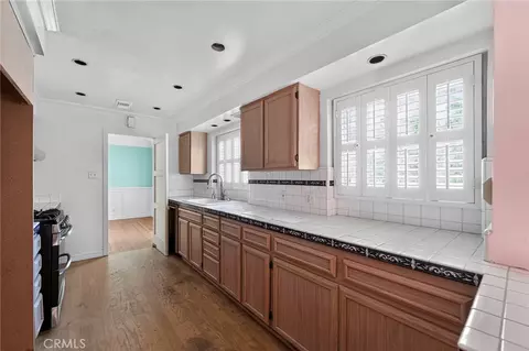 Kitchen - 2201 E Glenoaks, Glendale, CA 91206 photo 1 of 3