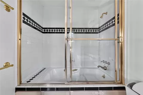 Bath - 2201 E Glenoaks, Glendale, CA 91206 photo 2 of 5
