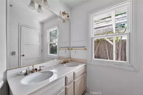 Bath - 2201 E Glenoaks, Glendale, CA 91206 photo 4 of 5