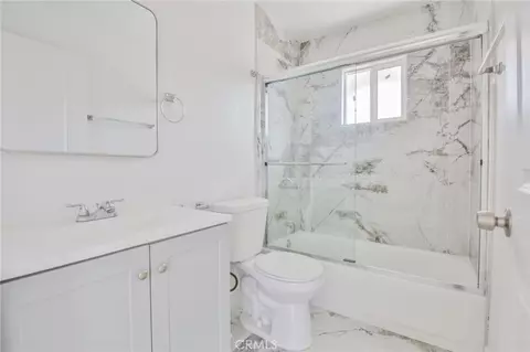 Bath - 1043 W 151st St, Compton, CA 90220 photo 1 of 7