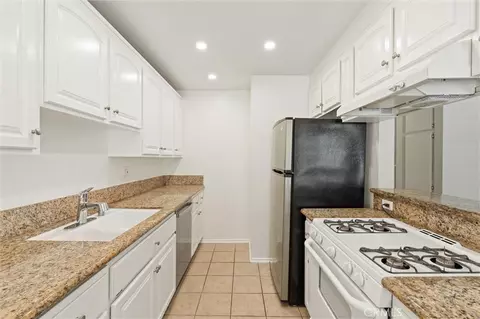 Kitchen - 3425 E 15th #12D, Long Beach, CA 90804 photo 1 of 1