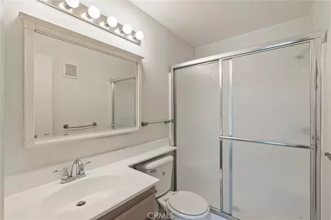 Bath - 3425 E 15th #12D, Long Beach, CA 90804 photo 2 of 2