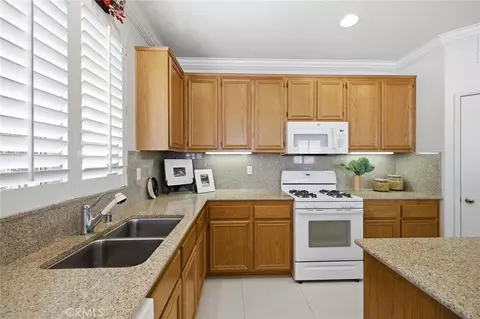 Kitchen - 17537 Sagebrush, Carson, CA 90746 photo 4 of 6