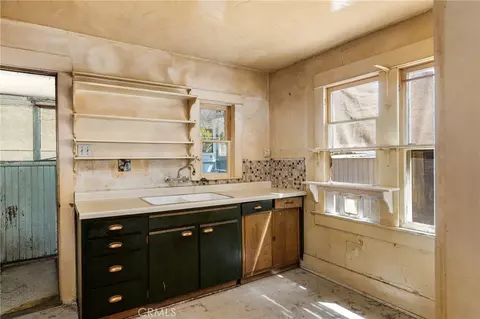 Kitchen - 349 N N Pne, Orange, CA 92866 photo 5 of 7