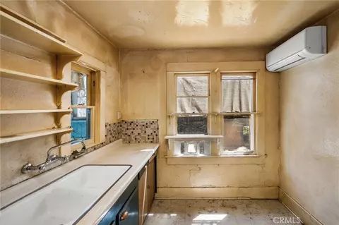 Kitchen - 349 N N Pne, Orange, CA 92866 photo 6 of 7