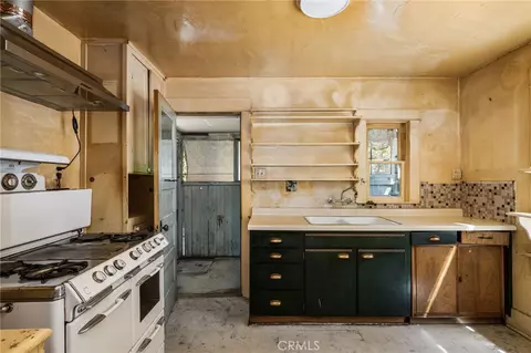 Kitchen - 349 N N Pne, Orange, CA 92866 photo 4 of 7