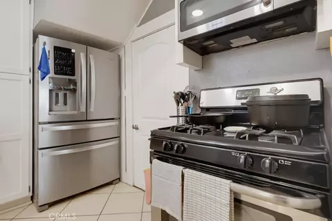 Kitchen - 551 W 8th St, Long Beach, CA 90813 photo 3 of 3