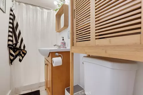 Bath - 551 W 8th St, Long Beach, CA 90813 photo 1 of 5