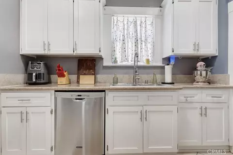 Kitchen - 551 W 8th St, Long Beach, CA 90813 photo 1 of 3