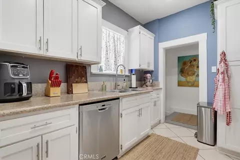 Kitchen - 551 W 8th St, Long Beach, CA 90813 photo 2 of 3