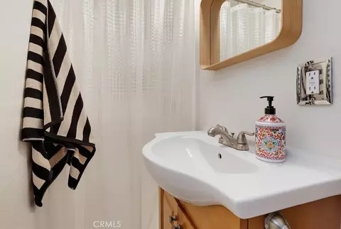 Bath - 551 W 8th St, Long Beach, CA 90813 photo 2 of 5