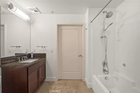 Bath - 300 E 4th St #201, Long Beach, CA 90802 photo 3 of 3