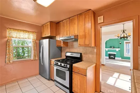 Kitchen - 2390 Oregon, Long Beach, CA 90806 photo 4 of 5