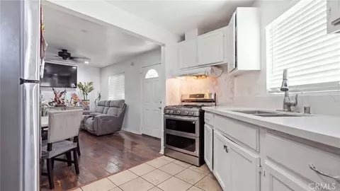 Entry Way - 1374 E Vernon, Los Angeles, CA 90011 photo 1 of 8
