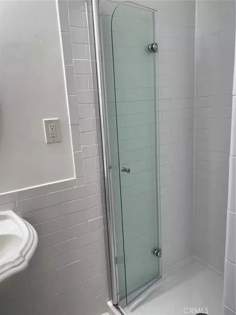 Bath - 2225 E 2nd #5, Long Beach, CA 90803 photo 1 of 2