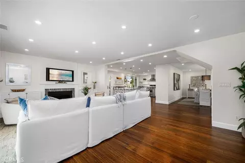 Living - 6310 E Vera Crst, Long Beach, CA 90815 photo 4 of 6