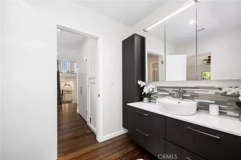 Entry Way - 6310 E Vera Crst, Long Beach, CA 90815 photo 3 of 5