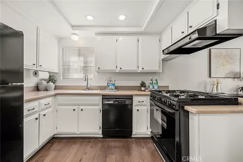 Kitchen - 246 Alpine St #9, Pasadena, CA 91106 photo 3 of 3