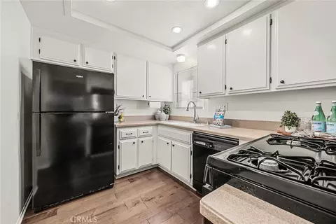 Kitchen - 246 Alpine St #9, Pasadena, CA 91106 photo 2 of 3