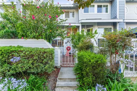 19110 Beachcrest Ln #E, Huntington Beach, CA 92646