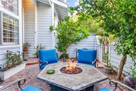 19110 Beachcrest Ln #E, Huntington Beach, CA 92646