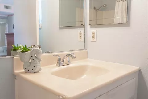 Bath - 2507 E 15th, Long Beach, CA 90804 photo 2 of 6