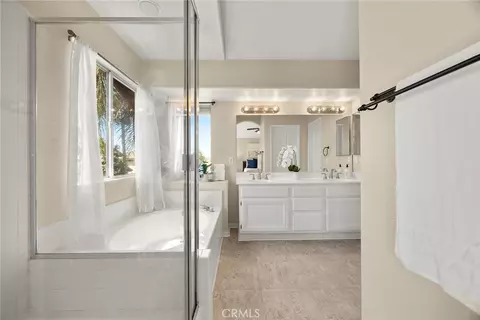 Bath - 30953 Eagle Ct, Temecula, CA 92591 photo 4 of 4