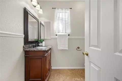 Bath - 30953 Eagle Ct, Temecula, CA 92591 photo 2 of 4
