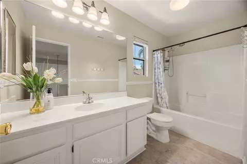 Bath - 30953 Eagle Ct, Temecula, CA 92591 photo 3 of 4