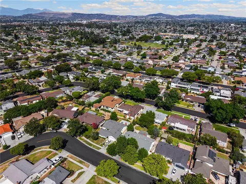 View/Area - 2224 Braeburn Ave, Fullerton, CA 92831 photo 2 of 2
