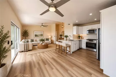 2568 Avenida Del #201, Corona, CA 92882