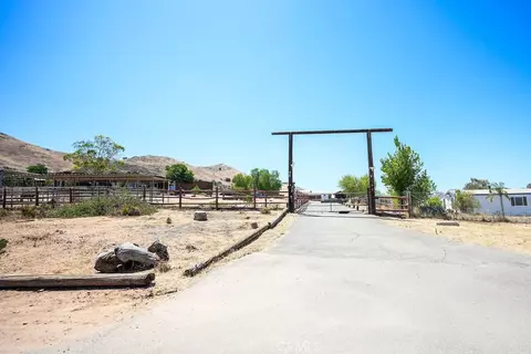 Exterior - 19217 Idaleona, Perris, CA 92570 photo 15 of 17