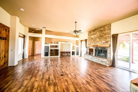Living - 19217 Idaleona, Perris, CA 92570 photo 2 of 3