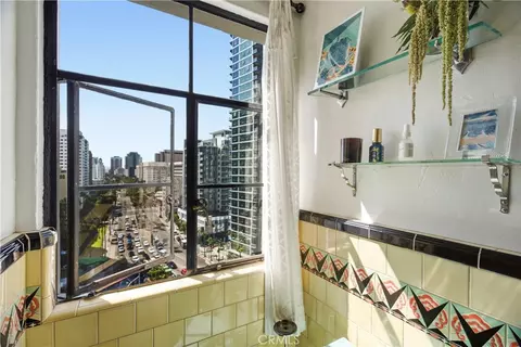 Bath - 800 E Ocean #1006, Long Beach, CA 90802 photo 2 of 3