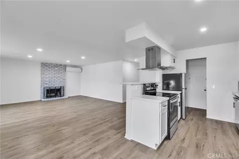 Living - 625 Orizaba, Long Beach, CA 90814 photo 5 of 10