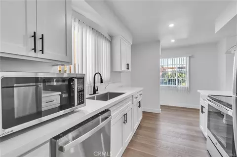 Kitchen - 625 Orizaba, Long Beach, CA 90814 photo 2 of 8