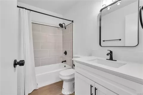 Bath - 625 Orizaba, Long Beach, CA 90814 photo 2 of 5