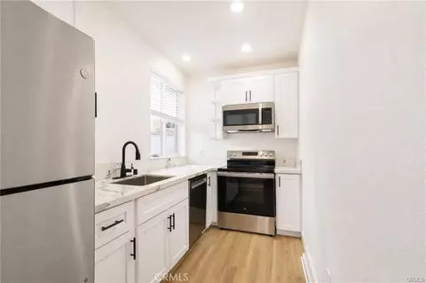 Kitchen - 625 Orizaba, Long Beach, CA 90814 photo 7 of 8