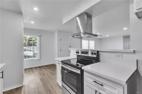 Kitchen - 625 Orizaba, Long Beach, CA 90814 photo 3 of 8
