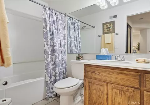 Bath - 6650 Pine Blf, Whittier, CA 90601 photo 1 of 7