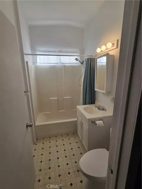 Bath - 7550 Peters St, Riverside, CA 92504 photo 2 of 4