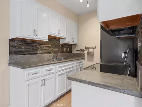 Kitchen - 335 Cedar Ave #412, Long Beach, CA 90802 photo 1 of 3