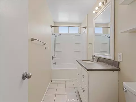 Bath - 335 Cedar Ave #412, Long Beach, CA 90802 photo 1 of 1
