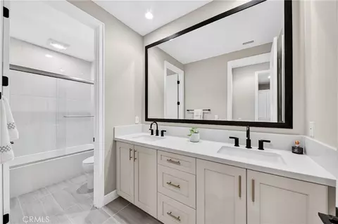 Bath - 142 Sabbia, Irvine, CA 92602 photo 5 of 6