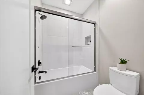 Bath - 142 Sabbia, Irvine, CA 92602 photo 6 of 6