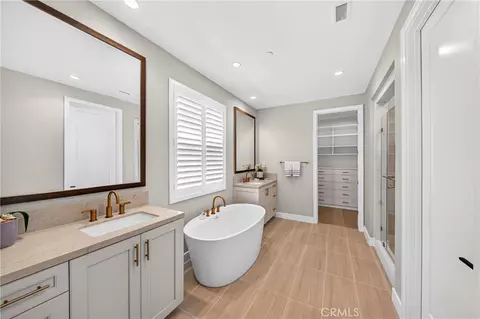Bath - 142 Sabbia, Irvine, CA 92602 photo 3 of 6