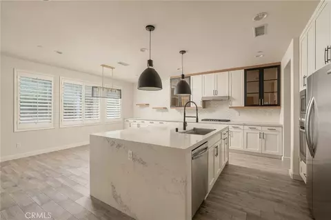 Kitchen - 11525 Sparrow, Corona, CA 92883 photo 4 of 9